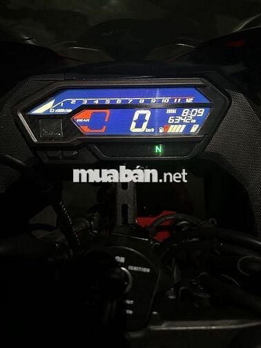 Cần bán Cbr150r đi ít mới 6400 km