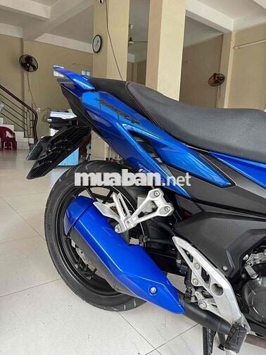 winer x . máy zin im . áo đẹp ko trầy. quá mới