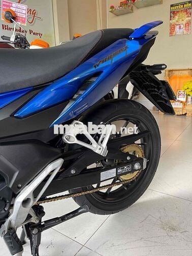 winer x . máy zin im . áo đẹp ko trầy. quá mới