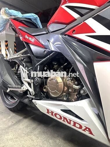 Cần bán Cbr150r đi ít mới 6400 km