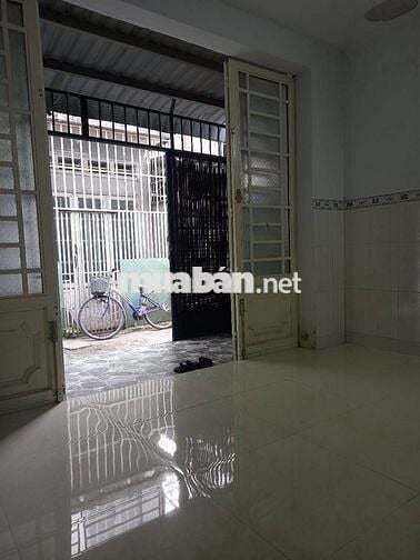 Cho thuê nhà Dt 4m×7m 1 trệt 1 lầu, gần chợ Đông Thạnh. 3,5tr/1th