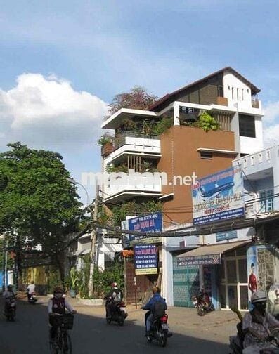 Sắp về Việt Nam công tác nên cần bán gấp nhà 2 mặt tiền