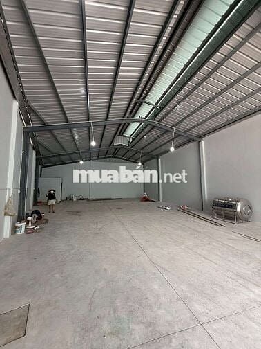 Cho thuê kho 250m2  đường xe 10 tấn dĩ an Bình Dương