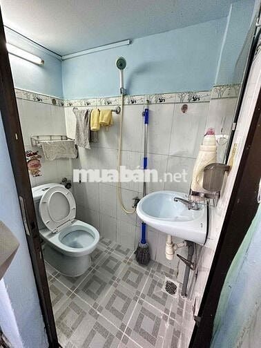 cho thuê nhà nguyên căn mới sơn sửa sạch sẽ.Nguyễn Trọng Tuyển p2 TB