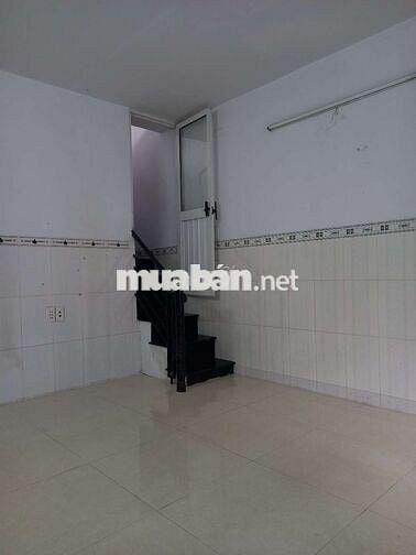 Cho thuê nhà Dt 4m×7m 1 trệt 1 lầu, gần chợ Đông Thạnh. 3,5tr/1th