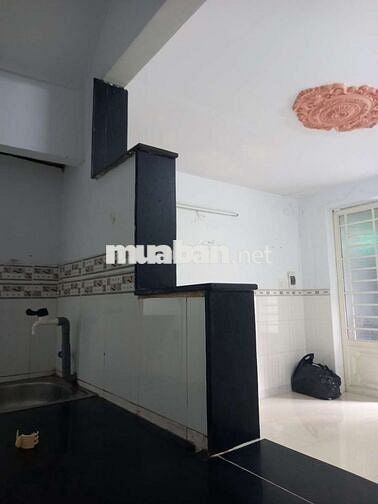 Cho thuê nhà Dt 4m×7m 1 trệt 1 lầu, gần chợ Đông Thạnh. 3,5tr/1th