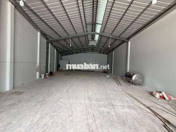 Cho thuê kho 250m2  đường xe 10 tấn dĩ an Bình Dương