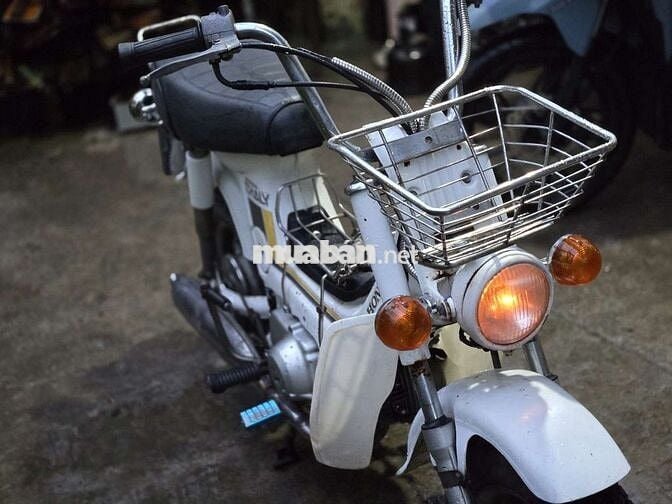 Em bán chiếc Honda Chaly 50cc màu trắng