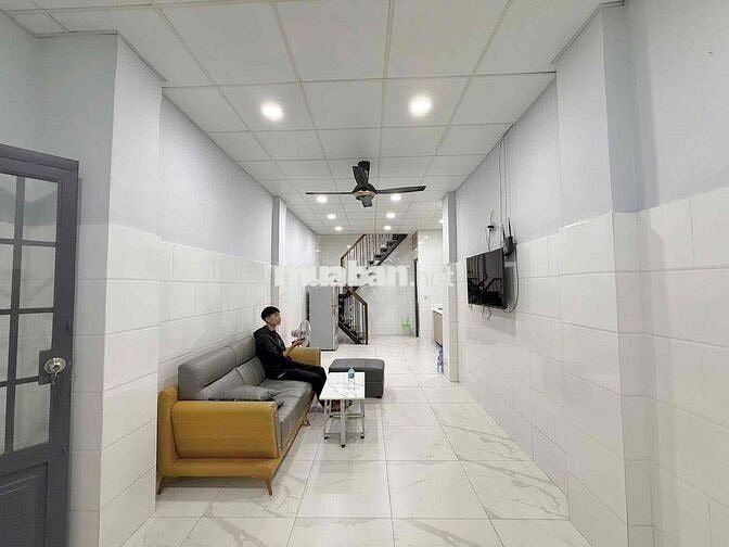 CHÍNH CHỦ CHO THUÊ NHÀ MỚI 2PN 2WC FULL TIỆN NGHI NGAY BẾN VÂN ĐỒN-Q4