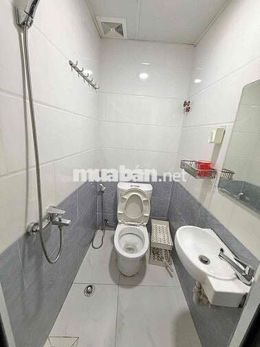 CHÍNH CHỦ CHO THUÊ NHÀ MỚI 2PN 2WC FULL TIỆN NGHI NGAY BẾN VÂN ĐỒN-Q4