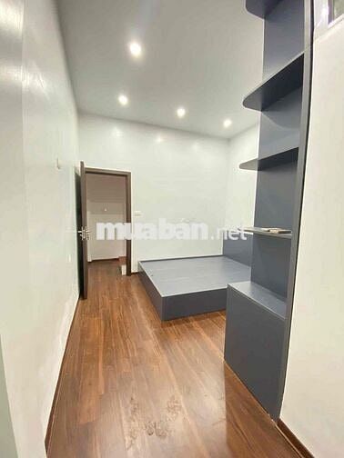 GIÁ ĐẦU TƯ - NHÀ 4 Tầng - 30m2 - Phố Triều Khúc - 30m Ra Mặt Phố