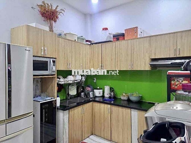 TRUNG TÂM QUẬN 10 NGAY VĨNH VIỄN - 6,1 X 10 TẶNG NỘI THẤT GỖ XỊN .