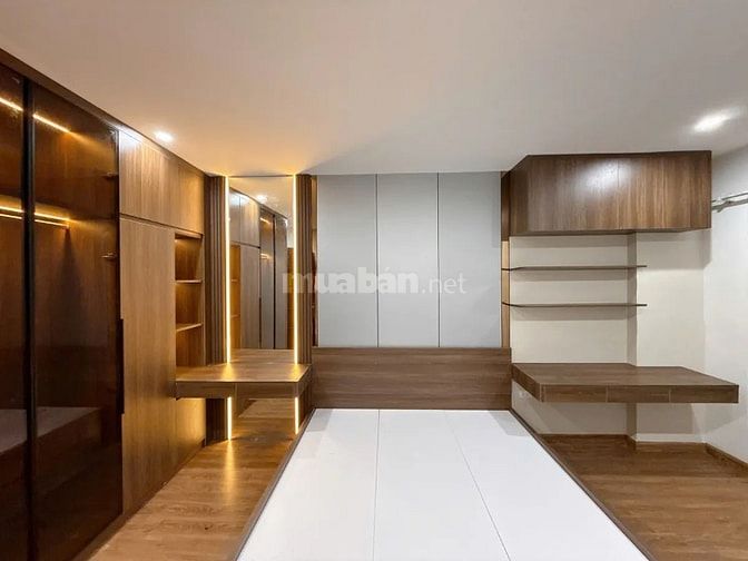 Bán nhà đẹp ở ngay Đường Láng, full nội thất, 33m, 5 tầng, giá 9,15 tỷ