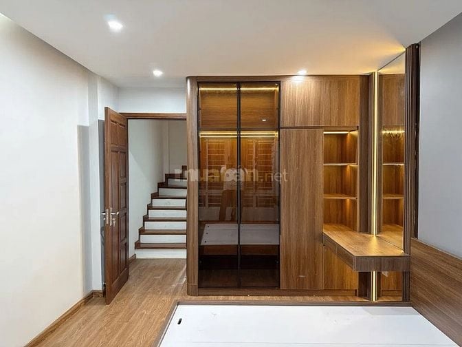 Bán nhà đẹp ở ngay Đường Láng, full nội thất, 33m, 5 tầng, giá 9,15 tỷ