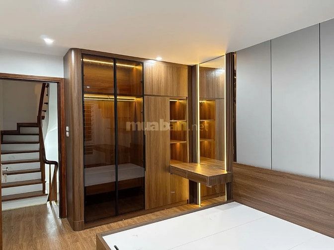 Bán nhà đẹp ở ngay Đường Láng, full nội thất, 33m, 5 tầng, giá 9,15 tỷ