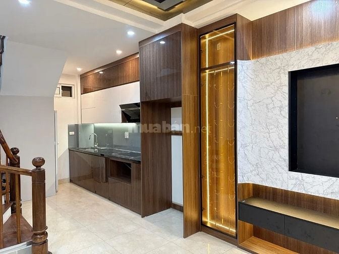 Bán nhà đẹp ở ngay Đường Láng, full nội thất, 33m, 5 tầng, giá 9,15 tỷ