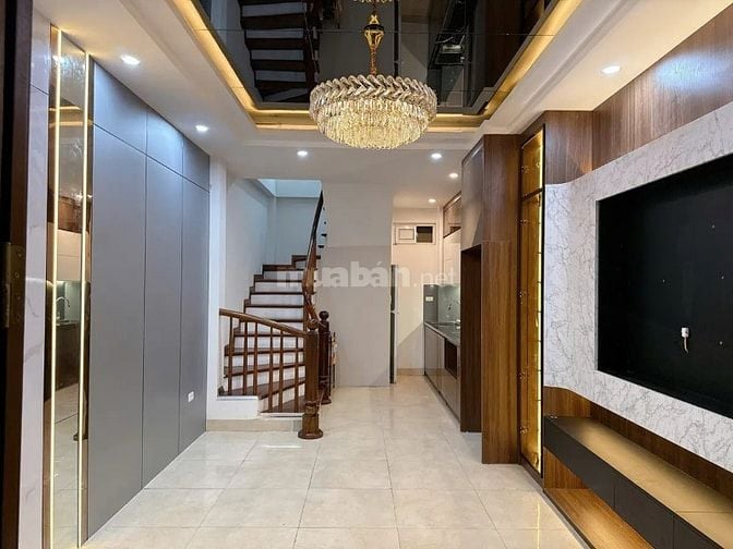 Bán nhà đẹp ở ngay Đường Láng, full nội thất, 33m, 5 tầng, giá 9,15 tỷ