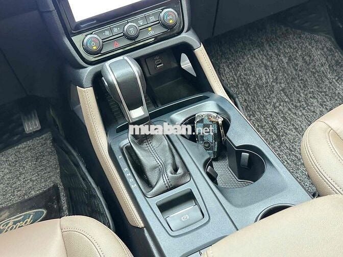 Ford Everest Titanium 2.0L 4x2 sx 2022 màu đen