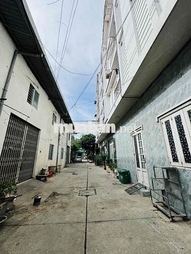 CĂN HỘ DỊCH VỤ 4 TẦNG DT -28M*12M – THU NHẬP 100 TR giá 17.9T