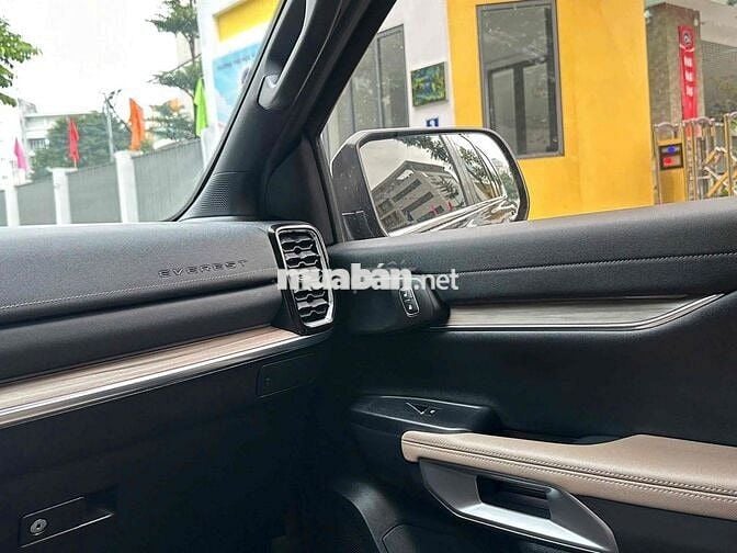 Ford Everest Titanium 2.0L 4x2 sx 2022 màu đen