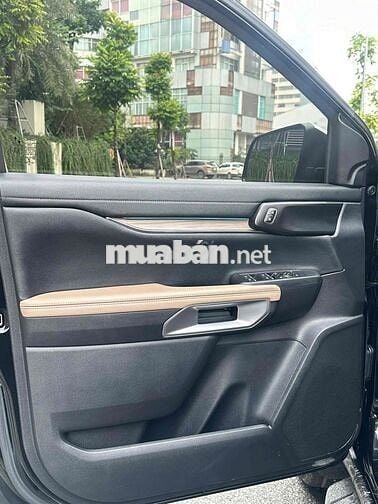 Ford Everest Titanium 2.0L 4x2 sx 2022 màu đen