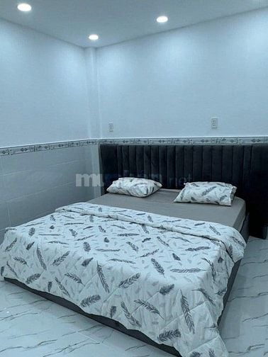 NHÀ NGỘP BÁN Gấp nhà Trường Sa P3 Q.3, HXH, giá 3ty5 42m2, lh ngay đi