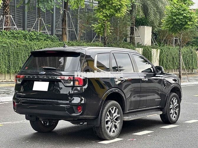 Ford Everest Titanium 2.0L 4x2 sx 2022 màu đen