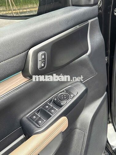 Ford Everest Titanium 2.0L 4x2 sx 2022 màu đen