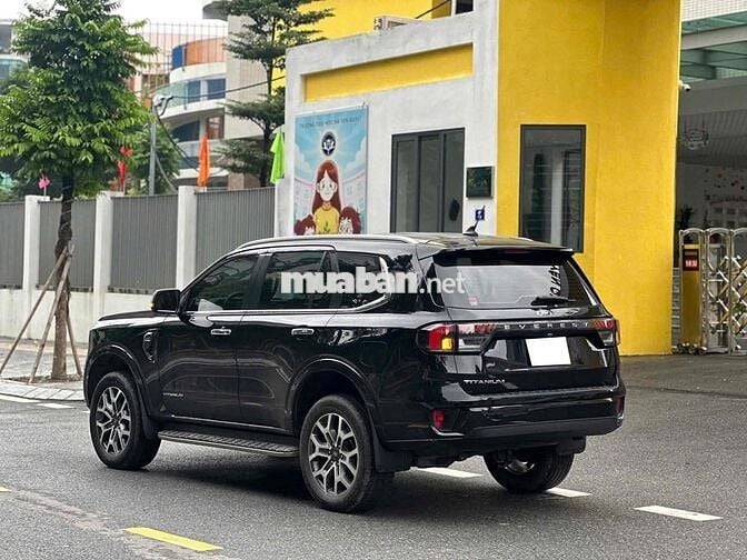 Ford Everest Titanium 2.0L 4x2 sx 2022 màu đen