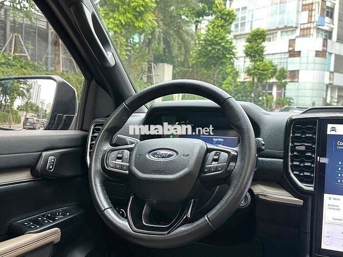 Ford Everest Titanium 2.0L 4x2 sx 2022 màu đen