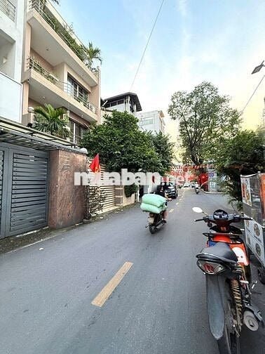 Cho Thuê Nhà Đường Trần Khánh Dư, Quận 1 ( Sân Rộng - 2 Lầu Suốt )