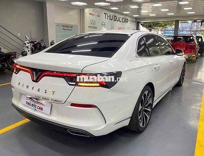 VinFast Lux A2.0 2019 Premium 2.0 AT - 60000 km