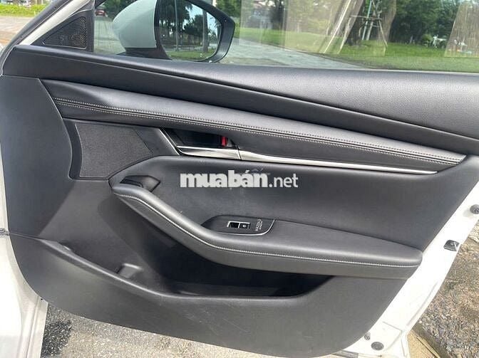 Mazda 3 2022 1.5L Luxury - 70000 km