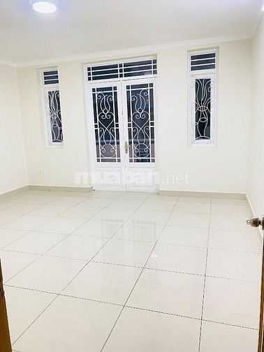 Chính chủ bán nhà 590/E8 Cách mạng tháng 8. 