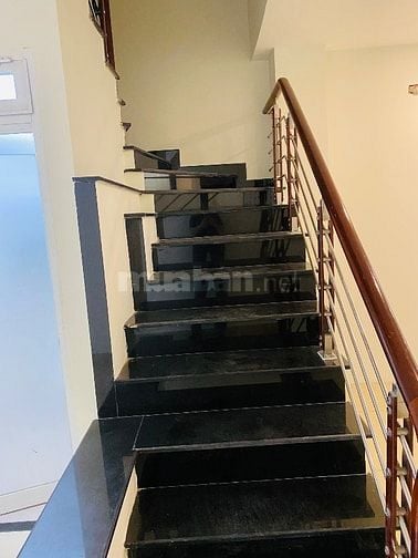 Chính chủ bán nhà 590/E8 Cách mạng tháng 8. 