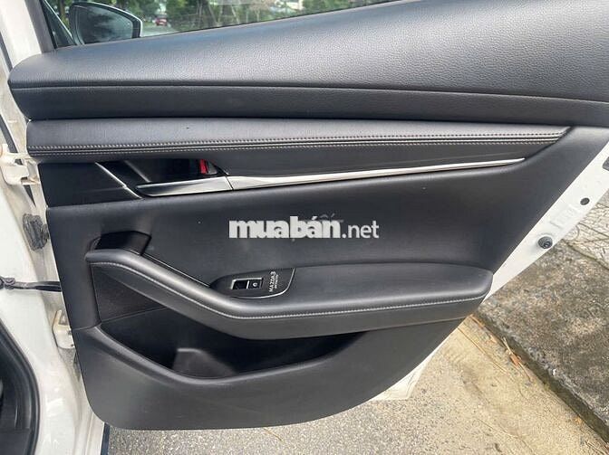 Mazda 3 2022 1.5L Luxury - 70000 km