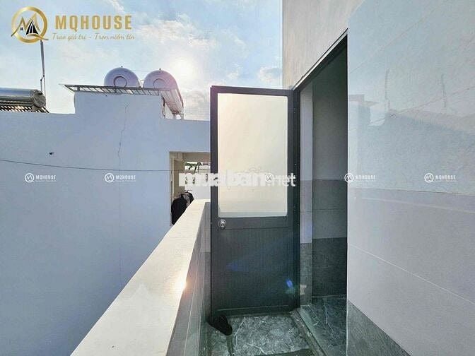 Cho thuê Chdv 2PN ban công, thang máy, full nt, khu Etown tại Tân Bình