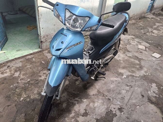 Xe wave alpha, gia đình đi, lợi xăng, dáng xe mới.