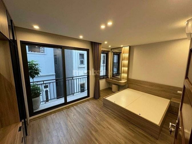 Cần Bán Căn Nhà PLô  Trung Kính Mạc Thái Tổ Yên Hòa  DT 55 M  34,9 TỶ 