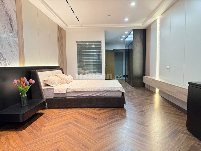 Cần Bán Căn Nhà PLô  Trung Kính Mạc Thái Tổ Yên Hòa  DT 55 M  34,9 TỶ 