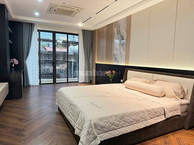 Cần Bán Căn Nhà PLô  Trung Kính Mạc Thái Tổ Yên Hòa  DT 55 M  34,9 TỶ 