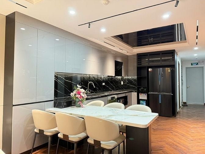 Cần Bán Căn Nhà PLô  Trung Kính Mạc Thái Tổ Yên Hòa  DT 55 M  34,9 TỶ 