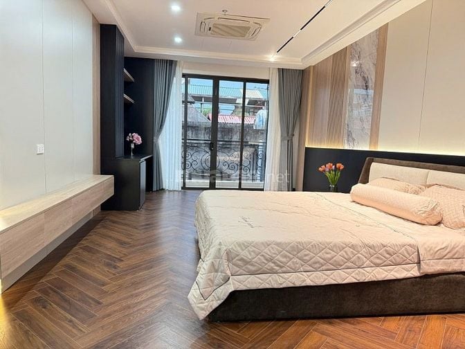 Cần Bán Căn Nhà PLô  Trung Kính Mạc Thái Tổ Yên Hòa  DT 55 M  34,9 TỶ 