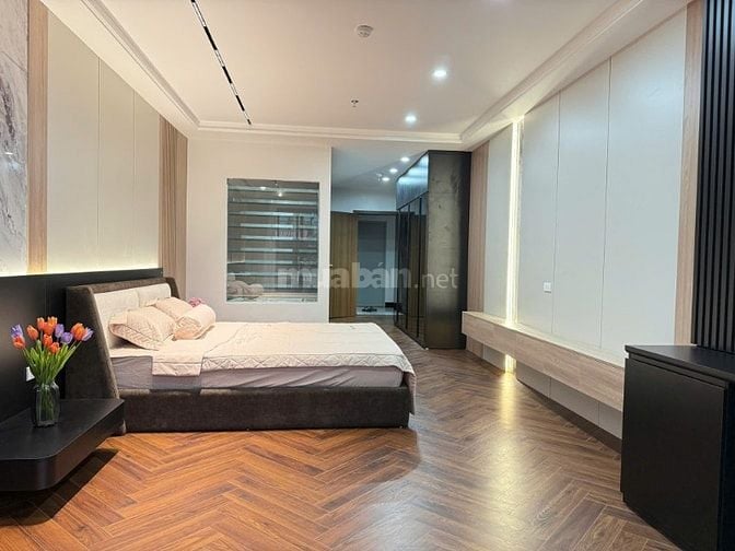 Cần Bán Căn Nhà PLô  Trung Kính Mạc Thái Tổ Yên Hòa  DT 55 M  34,9 TỶ 