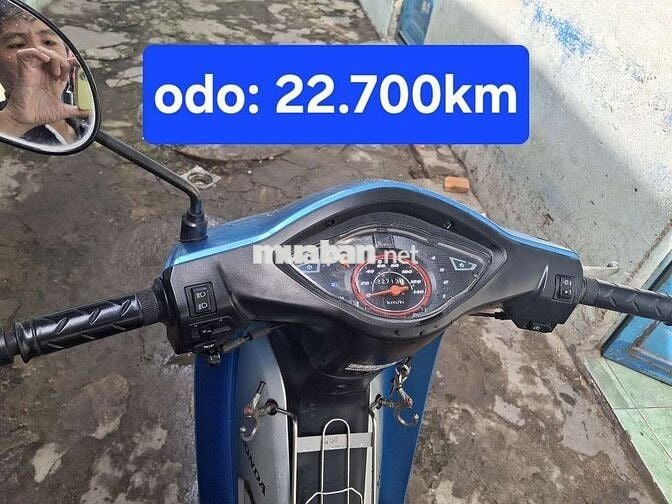 Xe wave alpha, gia đình đi, lợi xăng, dáng xe mới.