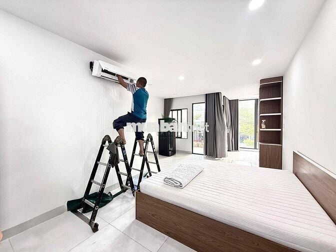 CHO THUÊ NHÀ CÓ 5 PHÒNG CĂN HỘ CÓNTHANGS MÁY FULL NỘI THẤT GẦN BIỂN