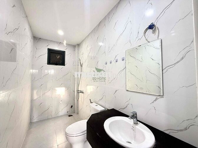 CHO THUÊ NHÀ CÓ 5 PHÒNG CĂN HỘ CÓNTHANGS MÁY FULL NỘI THẤT GẦN BIỂN