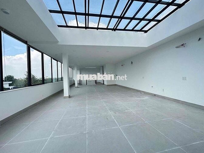 Cho thuê mặt bằng lô góc 2 mặt tiền gần ngay trung tâm vòng xoay HT 3