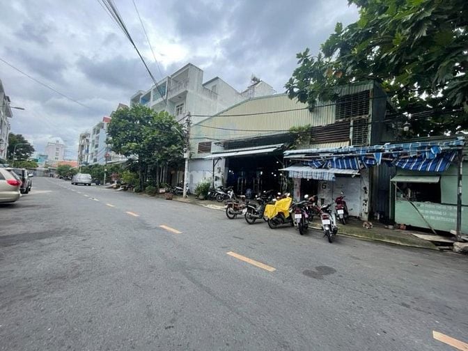 Bán nhà MT đường Số 27, Phường 11, DT 16 x 18m, cấp 4, giá 33 tỷ