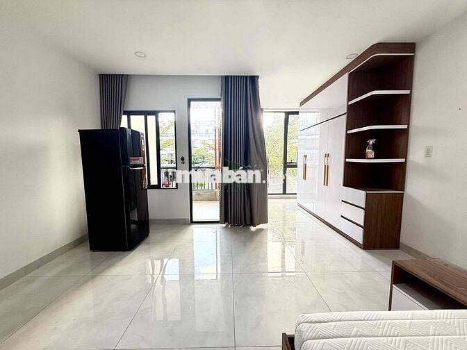 CHO THUÊ NHÀ CÓ 5 PHÒNG CĂN HỘ CÓNTHANGS MÁY FULL NỘI THẤT GẦN BIỂN